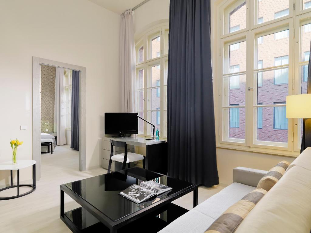 Апартаменты (Улучшенная мансарда) апарт-отеля H10 Ku'damm Lofts, Берлин