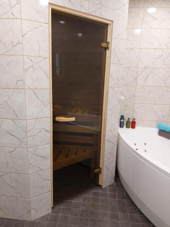 Сьюит (Суперлюкс с гидромассажной ванной) гостевого дома Aare Accommodation, Валга