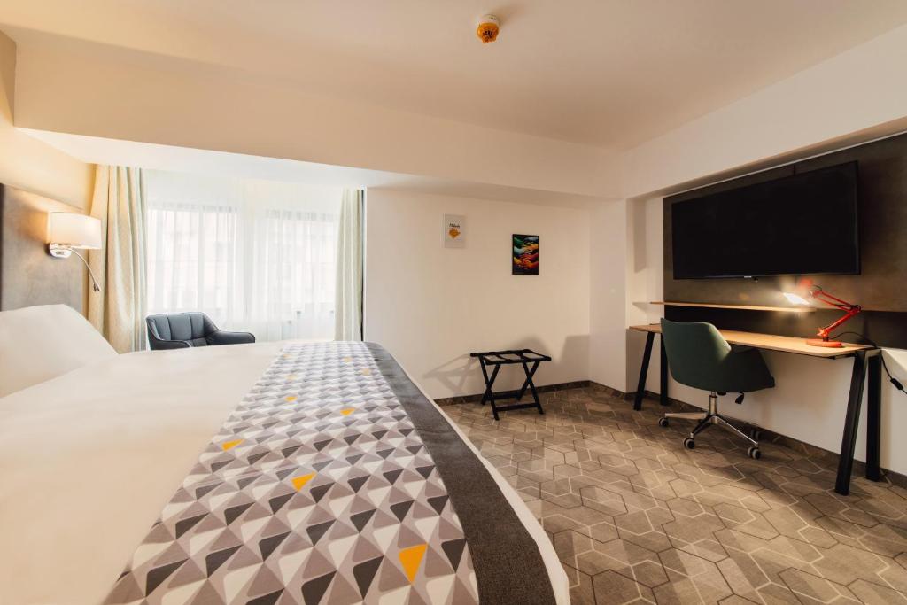 Сьюит (Люкс с кроватью размера «king-size» - Для некурящих) отеля Golden Tulip Times Hotel, Бухарест