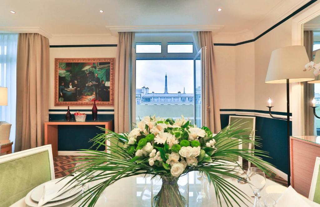 Апартаменты (Президентский люкс) апарт-отеля Fraser Suites Le Claridge Champs-Elysées, Париж