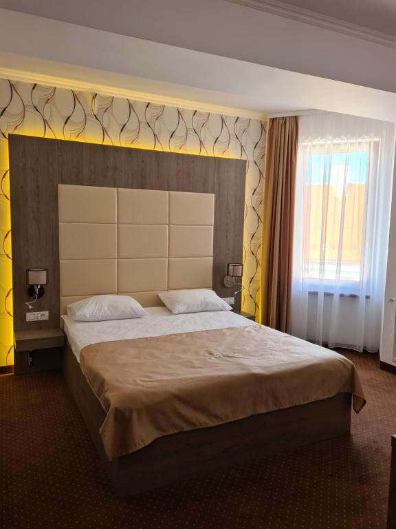 Двухместный (Стандартный двухместный номер с 1 кроватью или 2 отдельными кроватями) отеля Hotel Bulevard, Фэгэраш