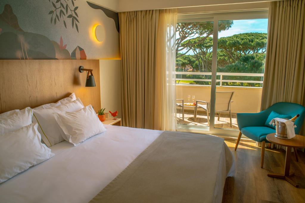 Двухместный (Улучшенный двухместный номер с 1 кроватью или 2 отдельными кроватями) отеля Hotel Quinta da Marinha Resort, Кашкайш