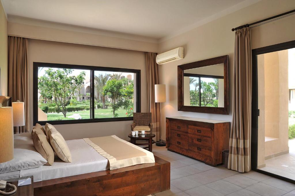 Сьюит (Люкс с 3 спальнями (для 5 взрослых и 2 детей)) курортного отеля Jaz Makadi Saraya Palms, Хургада