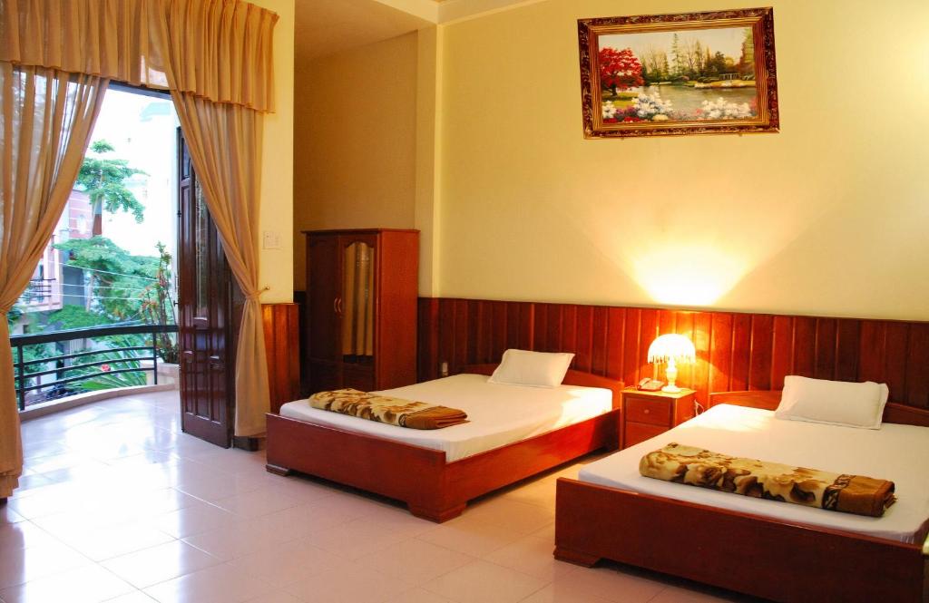 Двухместный (Двухместный номер Делюкс с 1 кроватью и балконом) отеля Hai Huong Hotel, Куинён