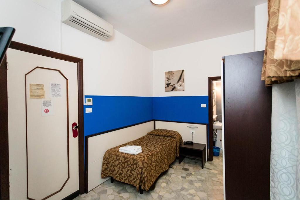 Одноместный (Одноместный номер) отеля Mini Hotel, Генуя