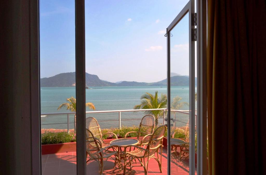 Двухместный (Двухместный номер Делюкс с 1 кроватью и видом на море) курортного отеля The Ocean Residence Langkawi, Лангкави