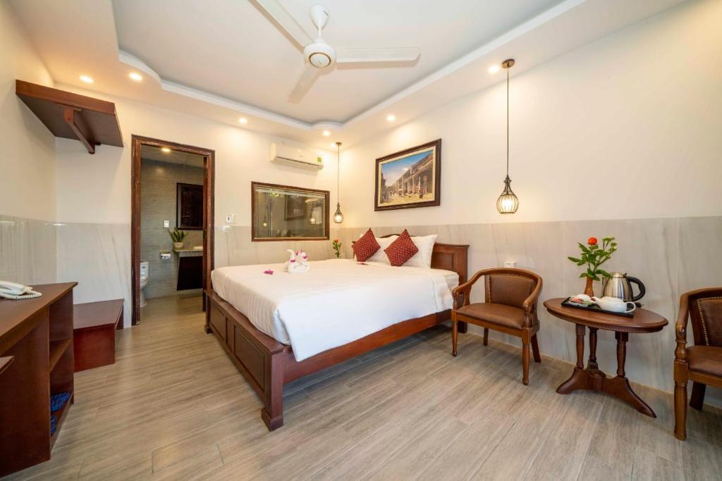 Двухместный (Номер Делюкс с кроватью размера «king-size») отеля Bonsai Homestay, Хойан