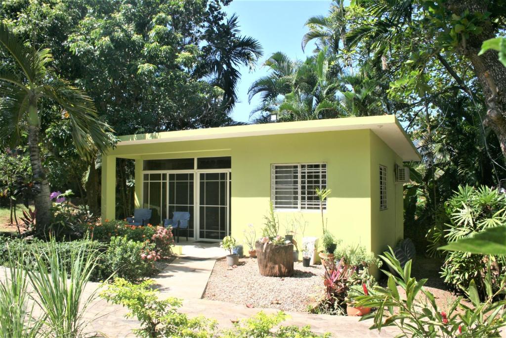 Номер (Бунгало Делюкс с видом на сад) виллы Casa Tropical, Сан-Фелипе-де-Пуэрто-Плата