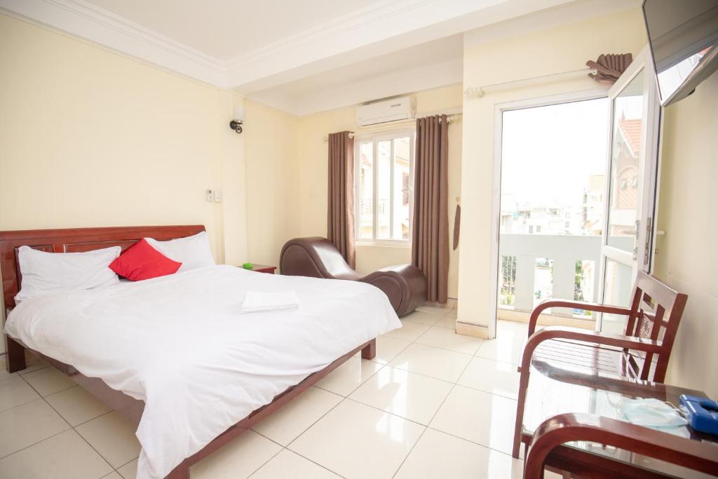 Двухместный (Номер с кроватью размера «king-size» и балконом) отеля Ngoc Ha Hotel, Хайфон