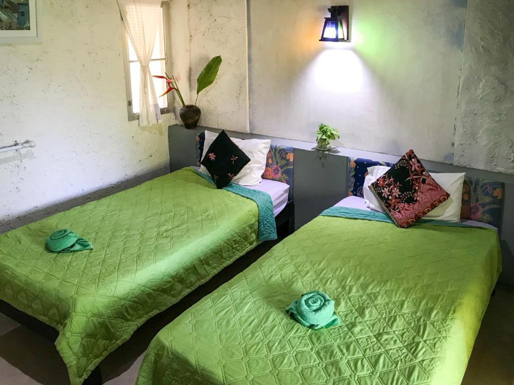 Двухместный (Двухместный номер с 2 отдельными кроватями, вид на сад) гостевого дома Baan Suan Thip Homestay, Краби