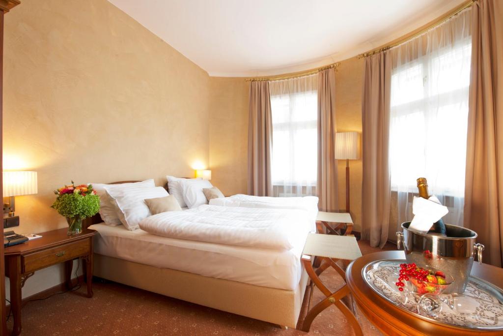 Двухместный (Улучшенный двухместный номер с 1 кроватью) отеля Hotel Sacher Baden, Баден