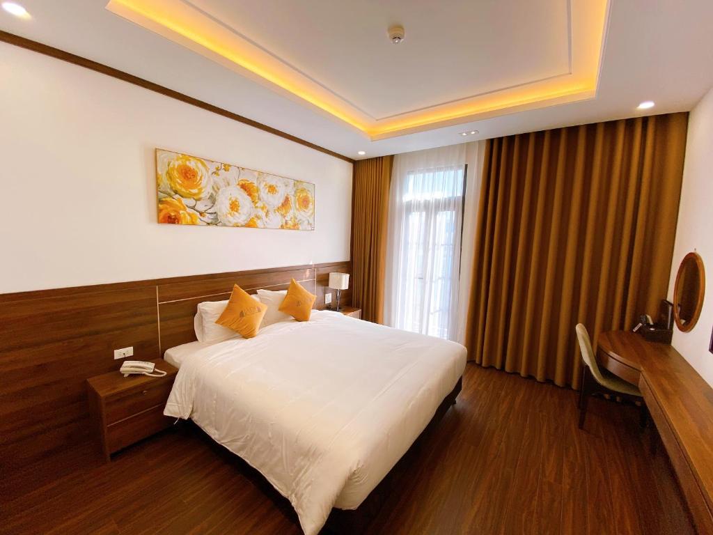 Двухместный (Двухместный номер Делюкс с 1 кроватью или 2 отдельными кроватями и видом на море) отеля Jade Ha Long Hotel, Халонг