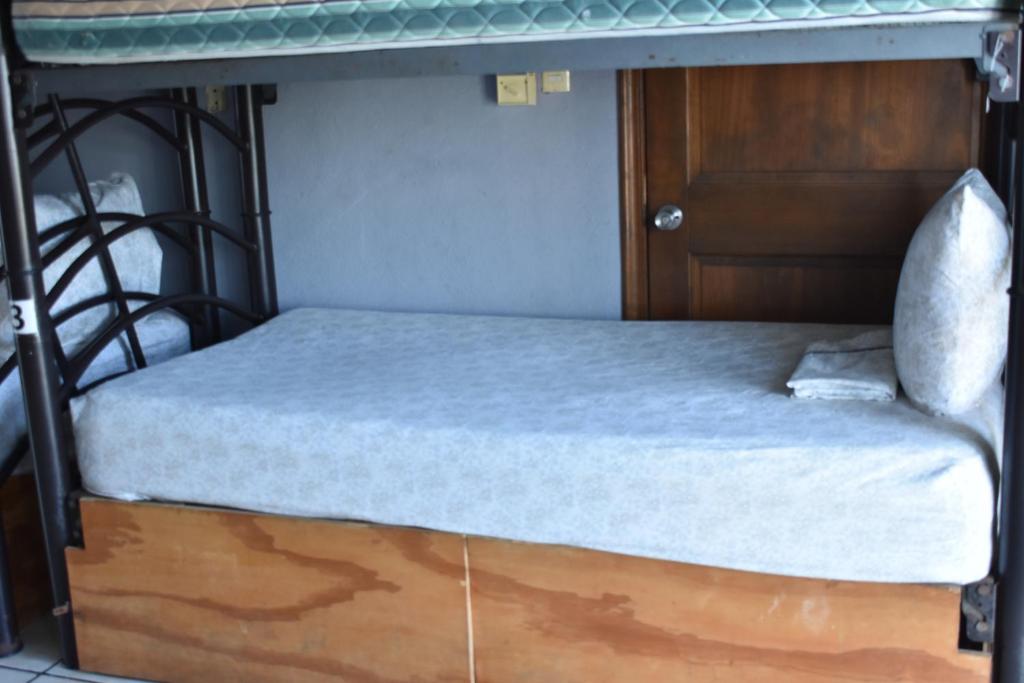 Номер (Bed in 10-Bed Mixed Dormitory Room no AC) хостела Balu Hostel, Исла-Мухерес