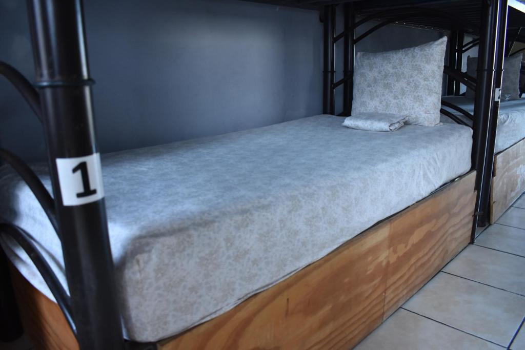 Номер (Bed in 10-Bed Mixed Dormitory Room with AC) хостела Balu Hostel, Исла-Мухерес