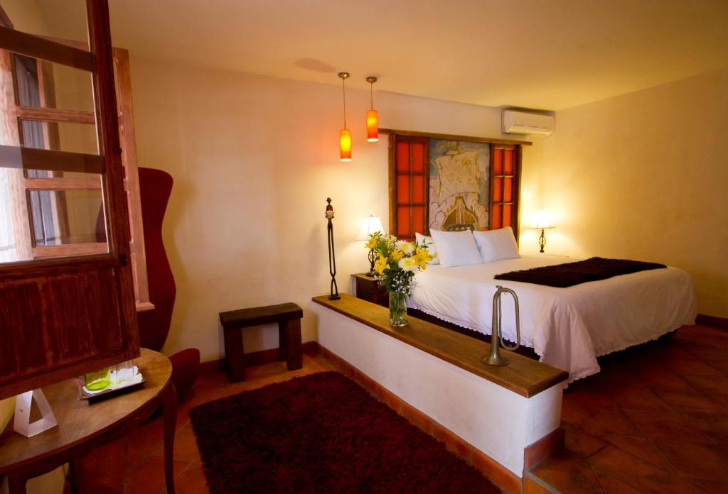 Двухместный (Улучшенный двухместный номер с 1 кроватью) отеля Hotel Boutique La Casa del Naranjo, Керетаро