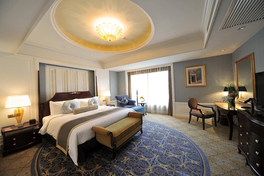 Сьюит (Бизнес-люкс) отеля Grand Central Hotel Shanghai, Шанхай