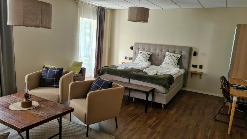 Двухместный (Двухместный номер Делюкс c 1 кроватью, террасой и видом на озеро) отеля Toftastrand Hotell, Векшё