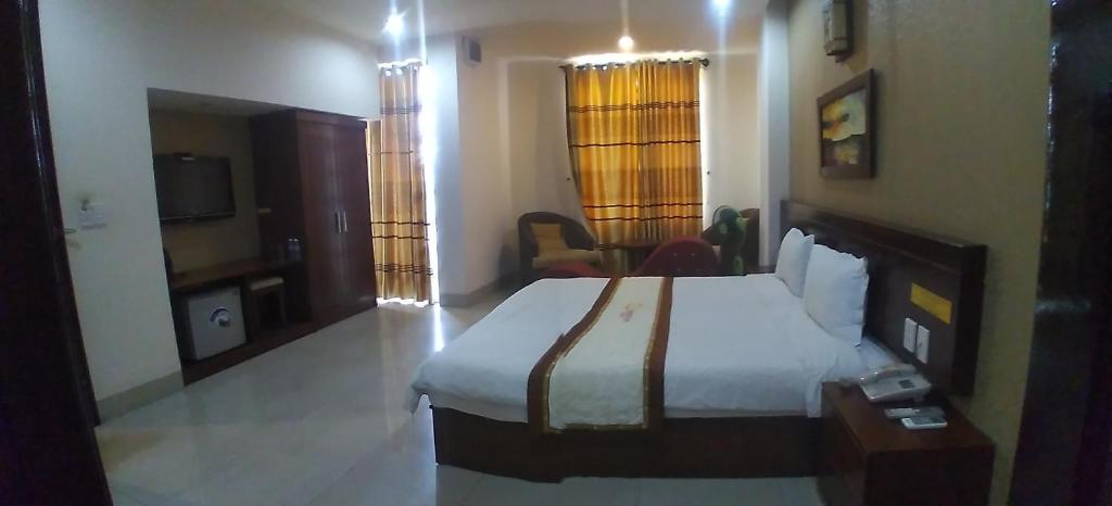 Двухместный (Номер с кроватью размера «king-size» и балконом) отеля Hoang Phuong Hotel Da Nang, Дананг