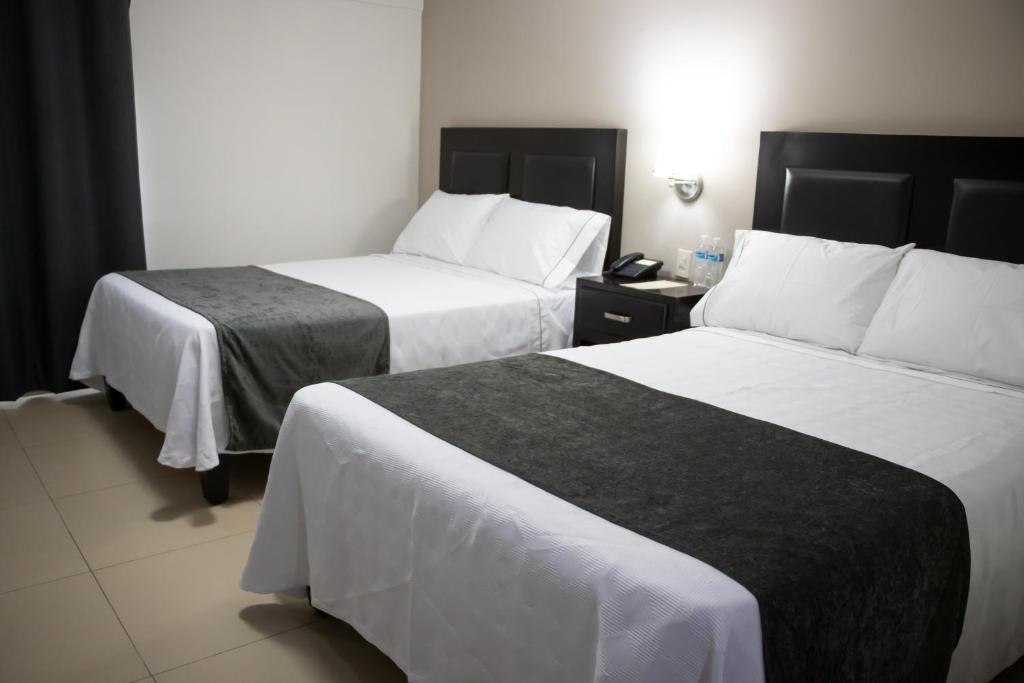 Двухместный (Стандартный двухместный номер с 2 двуспальными кроватями) отеля Hotel Las Pergolas, Гвадалахара