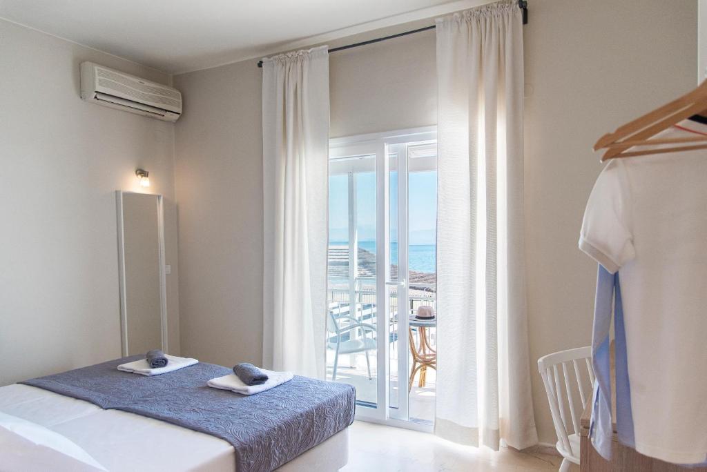 Двухместный (Стандартный двухместный номер с 2 отдельными кроватями и видом на море) апарт-отеля Ammos Apartments Кавос