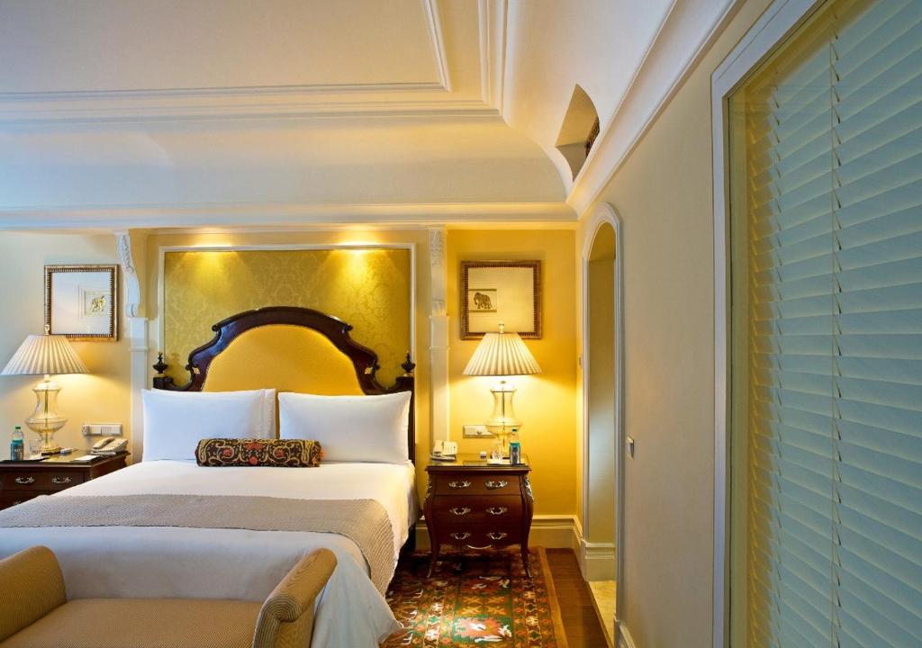 Трехместный (Royal Premier Room with Balcony and in-room Bathtub), The Leela Palace Bangalore