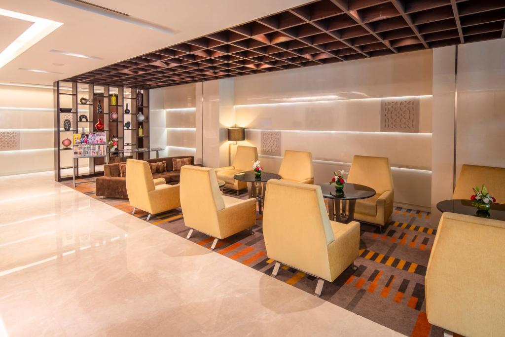 Двухместный (Executive Room with Extra Benefits) отеля Holiday Inn Mumbai International Airport, Мумбай