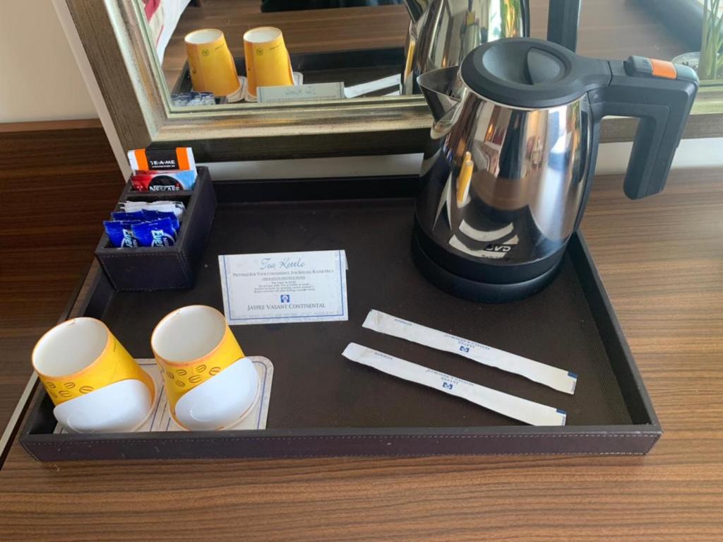 Двухместный (Executive Double Room with complimentary one way airport transfer, with 20% discount on food and soft beverages; Early check in and late check out (4 hrs. Subject to avl); Upgrade to next category (subject to avl)), Jaypee Vasant Continental