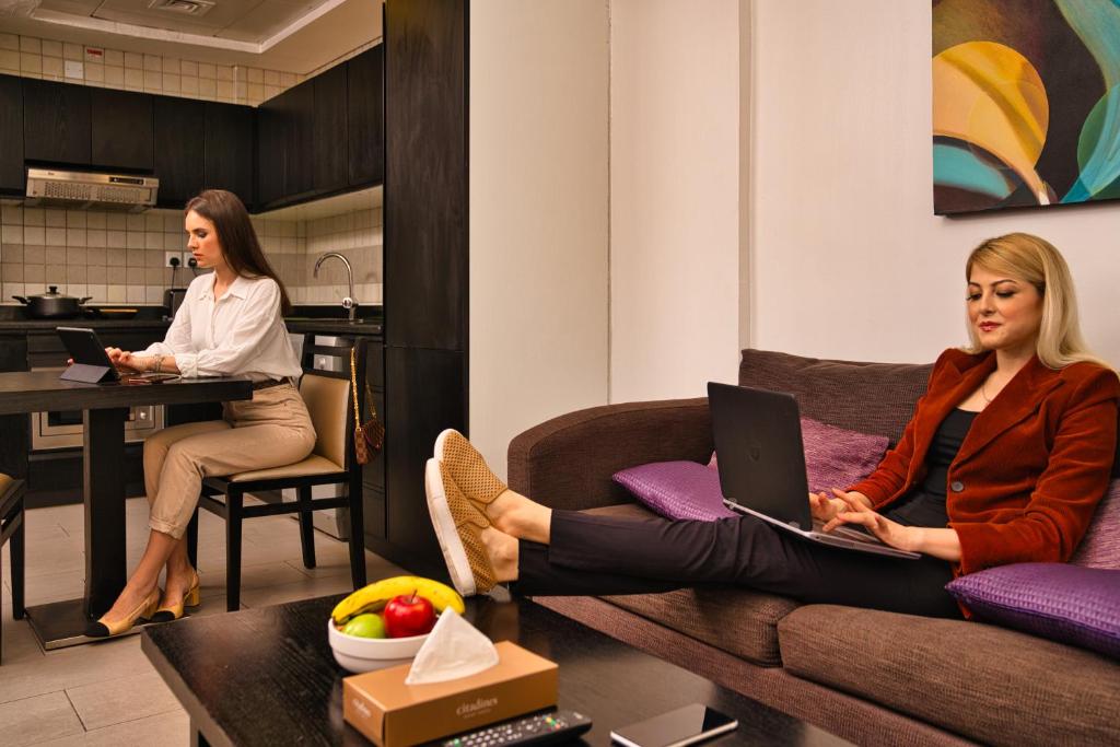 Апартаменты (Представительские апартаменты с 1 спальней) апарт-отеля Auris Metro Central Hotel Apartments, Дубай