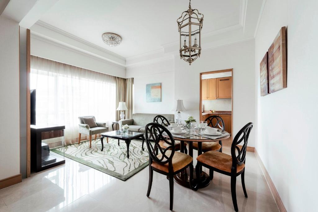 Апартаменты (Апартаменты с 2 спальнями) апарт-отеля Shangri-La Apartments, Сингапур (город)
