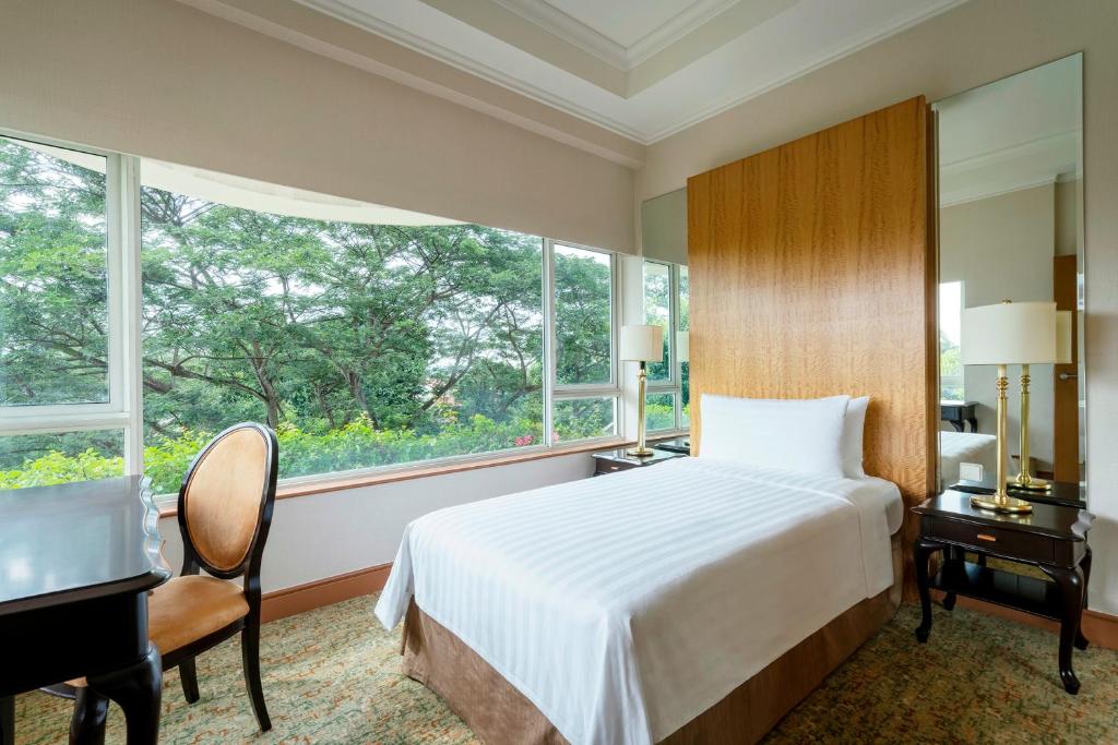 Апартаменты (Апартаменты с 3 спальнями) апарт-отеля Shangri-La Apartments, Сингапур (город)