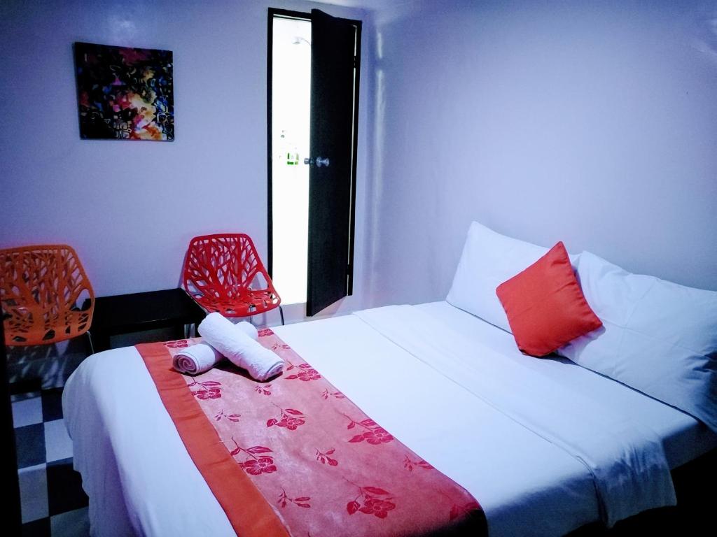 Двухместный (Бюджетный двухместный номер с 1 кроватью) хостела HalfWay House Hostel Mactan Cebu Airport, Мактан