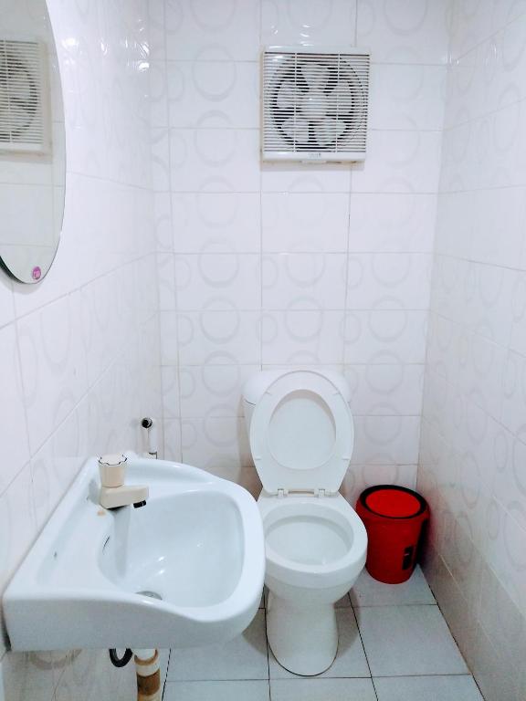 Двухместный (Двухместный номер с 1 кроватью и собственной ванной комнатой) хостела HalfWay House Hostel Mactan Cebu Airport, Мактан