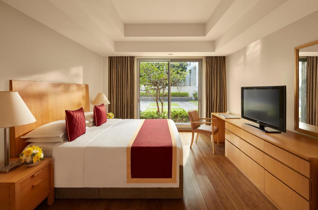 Трехместный (Апартаменты «Гранд» с 1 спальней) отеля Grand Hyatt Mumbai, Мумбай