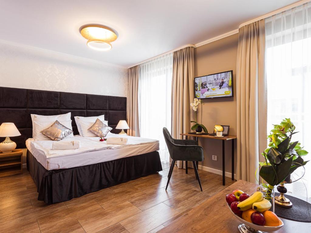 Двухместный (Улучшенный номер с кроватью размера «king-size») отеля Willa Arkadia, Кошалин