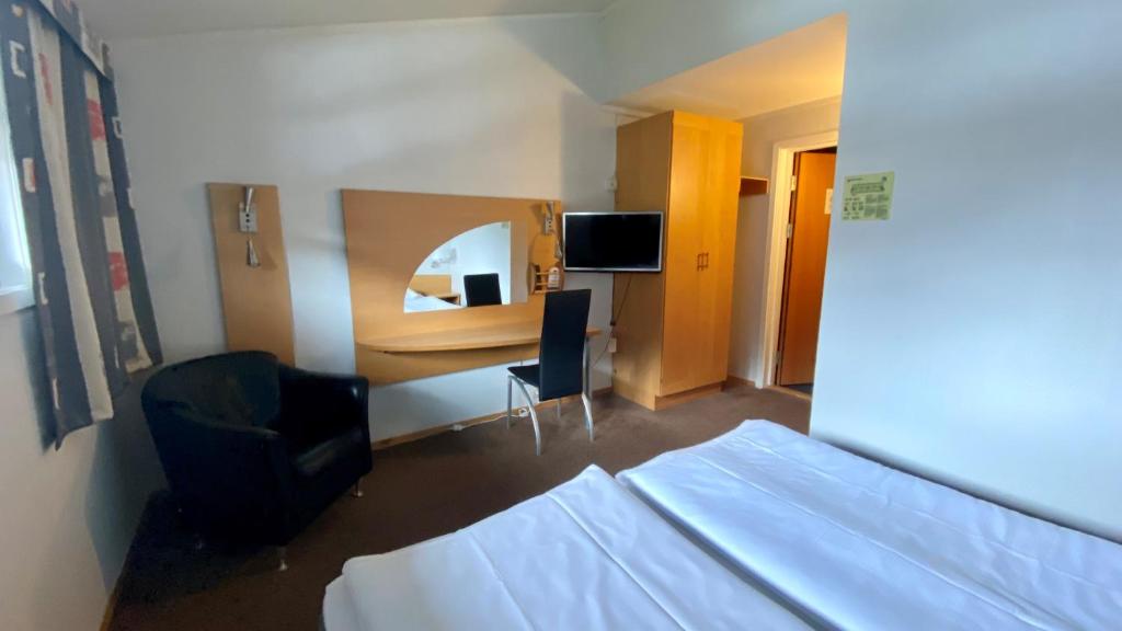 Двухместный (Бюджетный двухместный номер с 2 отдельными кроватями) отеля Stryn Hotel, Гейрангер