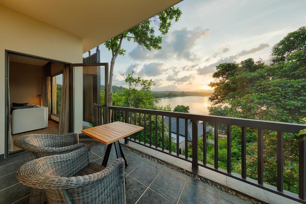Двухместный (Sunset Ocean Front Villa - All inclusive spa) курортного отеля Nam Nghi Phu Quoc Island, Дуонг-Донг