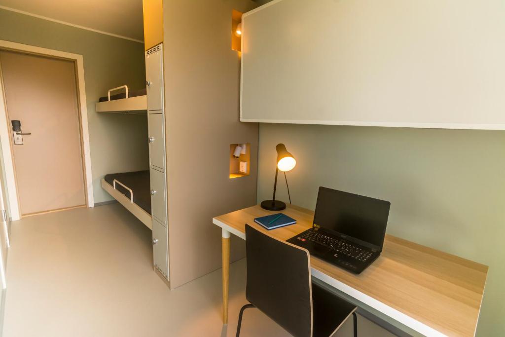 Двухместный (Двухместный номер с 2 отдельными кроватями и собственной ванной комнатой) хостела Bergen Hostel Montana, Берген (Северное море)