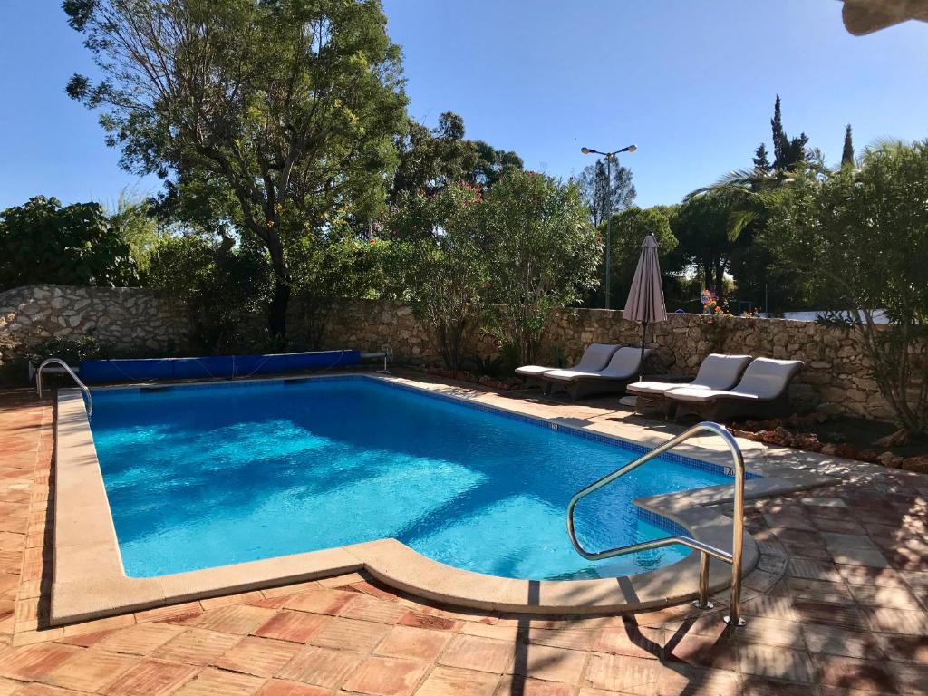 Вилла (Superior Detached Three-Bedroom Villa with Air-conditioning and Private Pool) гостевого дома Quinta do Rosal, Карвуэйру