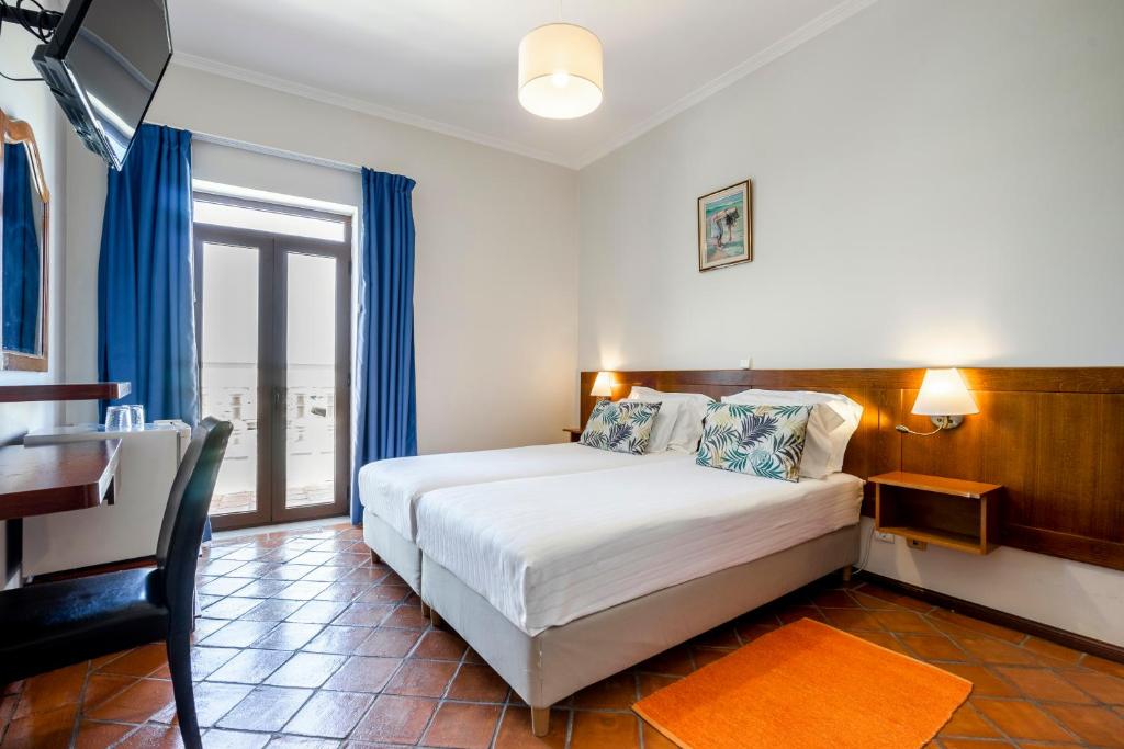 Двухместный (Улучшенный двухместный номер с 1 кроватью или 2 отдельными кроватями, вид на реку) гостевого дома Residencial Mares, Тавира