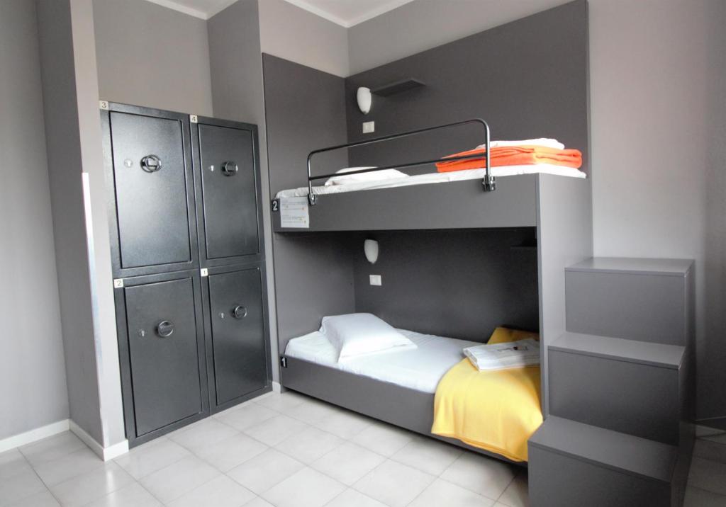 Номер (Кровать в общем 4-местном номере для мужчин и женщин), New Generation Hostel Urban Navigli