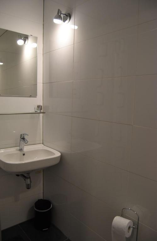 Трехместный (Трехместный номер с собственной ванной комнатой) отеля Hotel Cafe 't Zonneke, Берген-оп-Зом