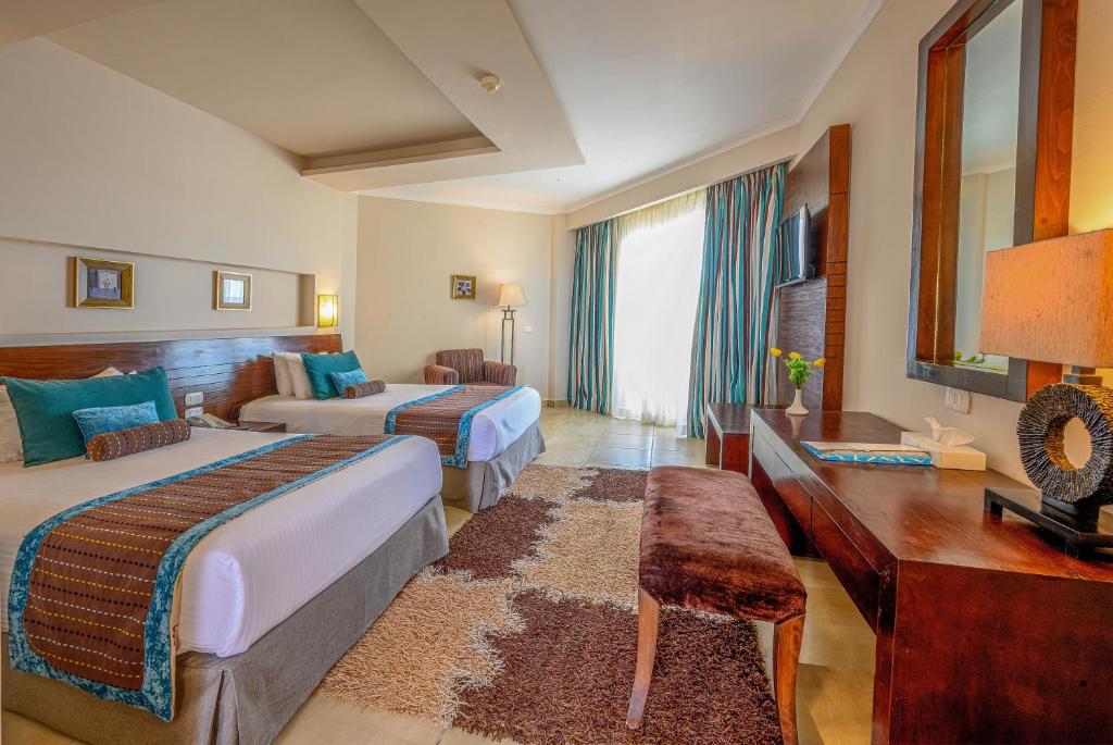 Двухместный (Стандартный двухместный номер с 1 кроватью и видом на море) курортного отеля Amwaj Blue Beach Resort & Spa, Хургада