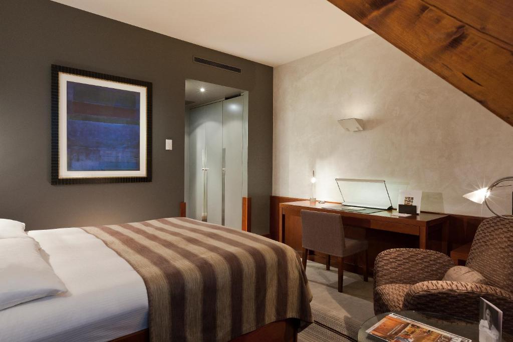 Двухместный (Улучшенный двухместный номер с 1 кроватью) отеля Hotel Angleterre & Résidence, Лозанна