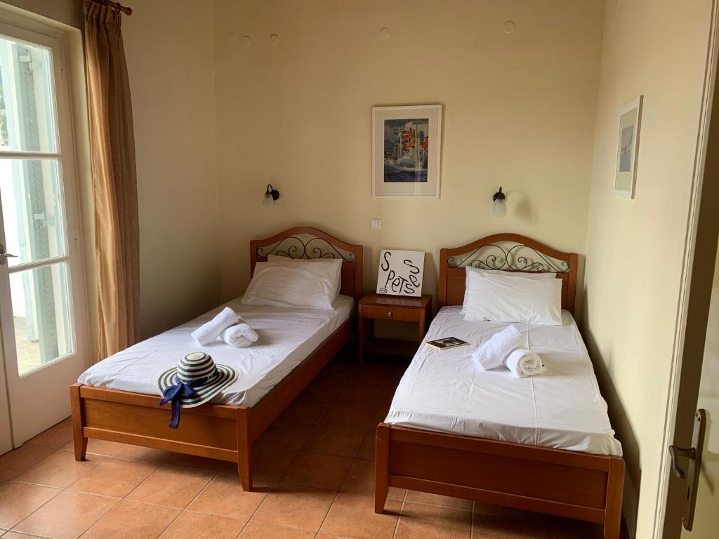 Двухместный (Двухместный номер эконом-класса с 1 кроватью или 2 отдельными кроватями) отеля Faros Hotel, Спатсес