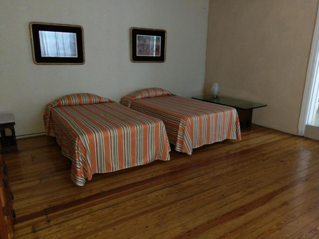 Двухместный (Двухместный номер эконом-класса с 2 отдельными кроватями) гостевого дома Anys Hostal, Мехико
