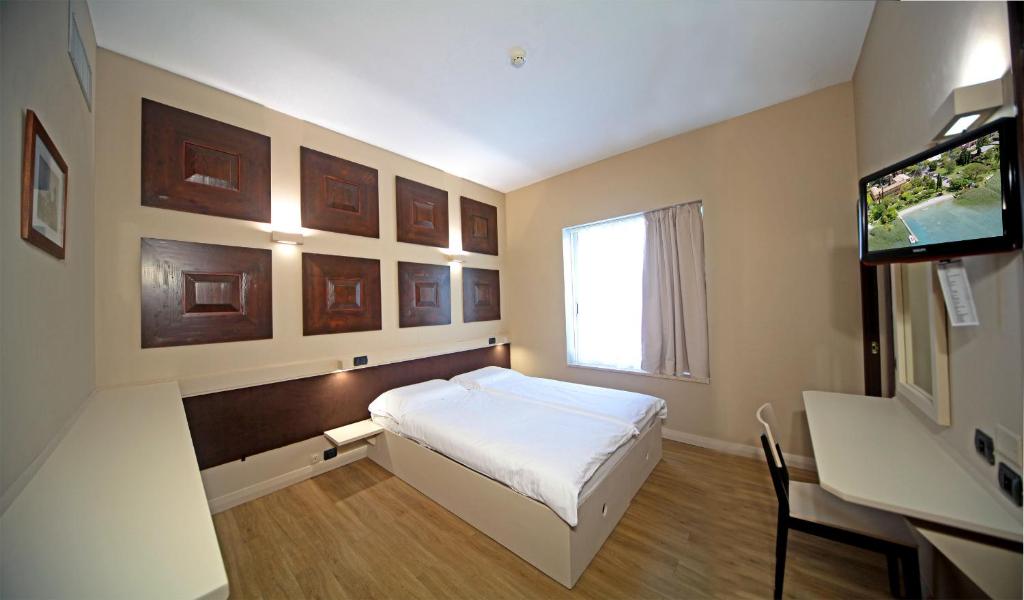 Двухместный (Двухместный номер эконом-класса с 1 кроватью или 2 отдельными кроватями) отеля Hotel La Paül, Сирмионе