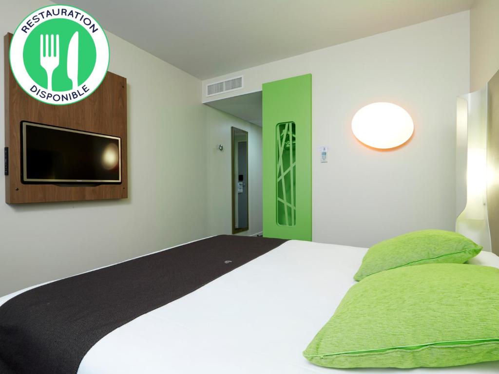 Двухместный (Улучшенный двухместный номер с 1 кроватью) отеля Campanile Lille Euralille, Лилль