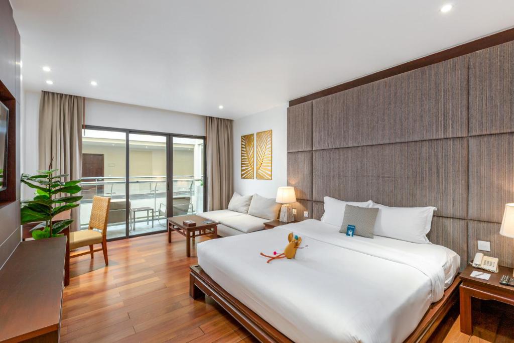 Двухместный (Улучшенный двухместный номер с 1 кроватью или 2 отдельными кроватями - Без вида) отеля Baan Laimai Beach Resort, Пхукет