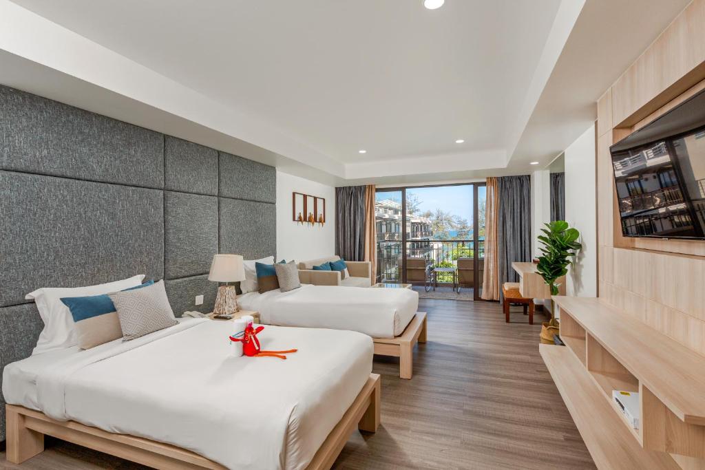 Двухместный (Двухместный номер Делюкс с 1 кроватью или 2 отдельными кроватями и видом на бассейн) отеля Baan Laimai Beach Resort, Пхукет