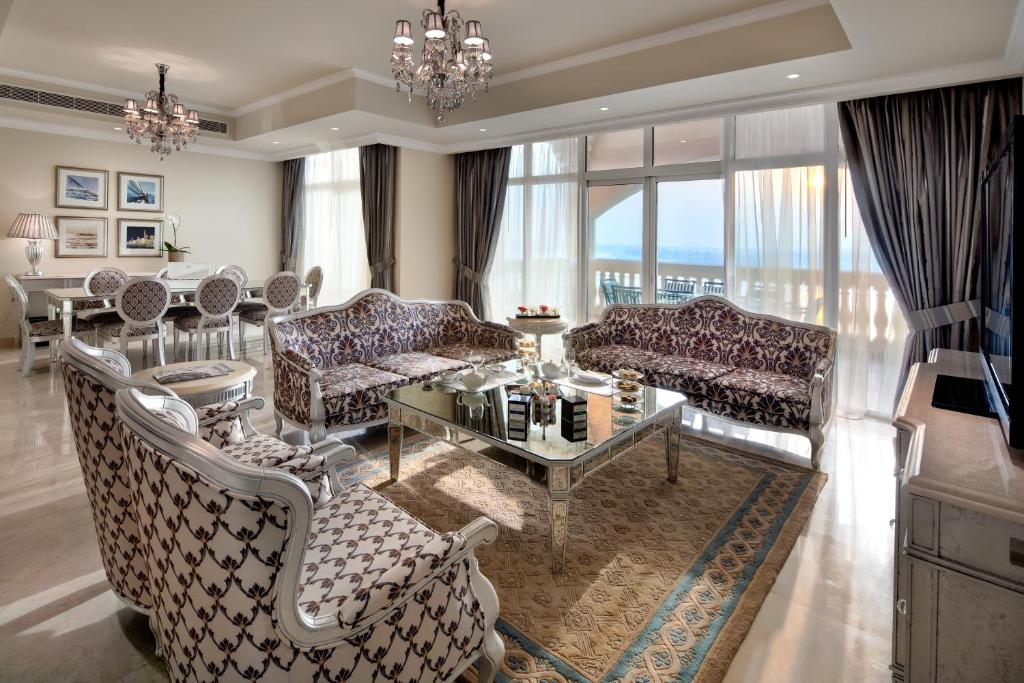 Апартаменты (Улучшенный пентхаус с 4 спальнями) курортного отеля Kempinski Hotel & Residences Palm Jumeirah, Дубай